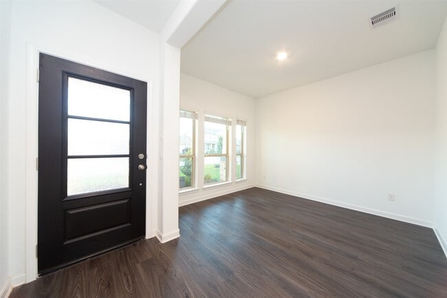 Building Photo - 3318 Paddock Landing St