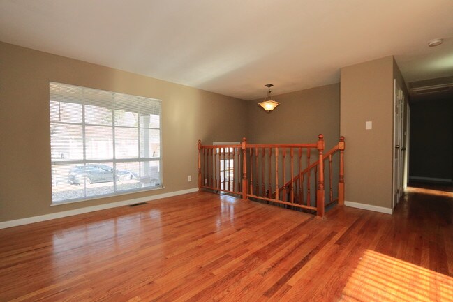 Building Photo - 1332 Columbus Dr
