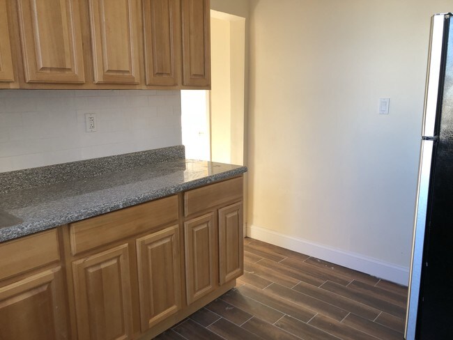 Building Photo - 507 68th St