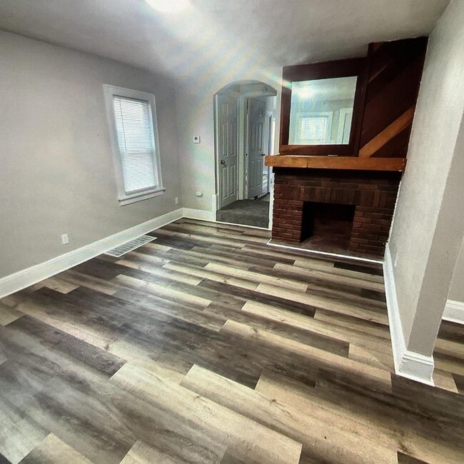 Building Photo - 670 Arbutus Ct