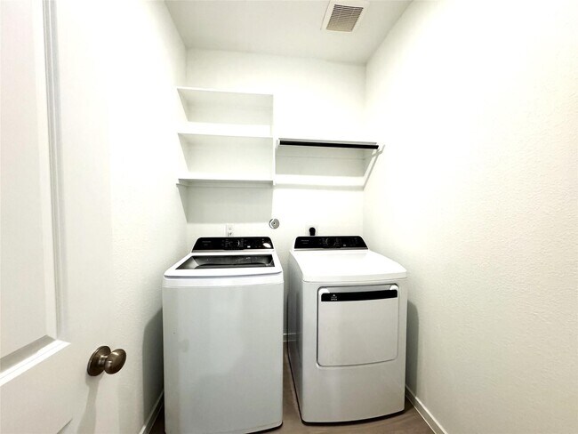 Foto del edificio - 6815 Harvest Wheat Ln