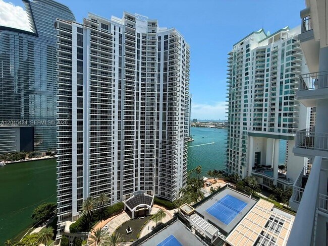 Foto del edificio - 801 Brickell Key Blvd