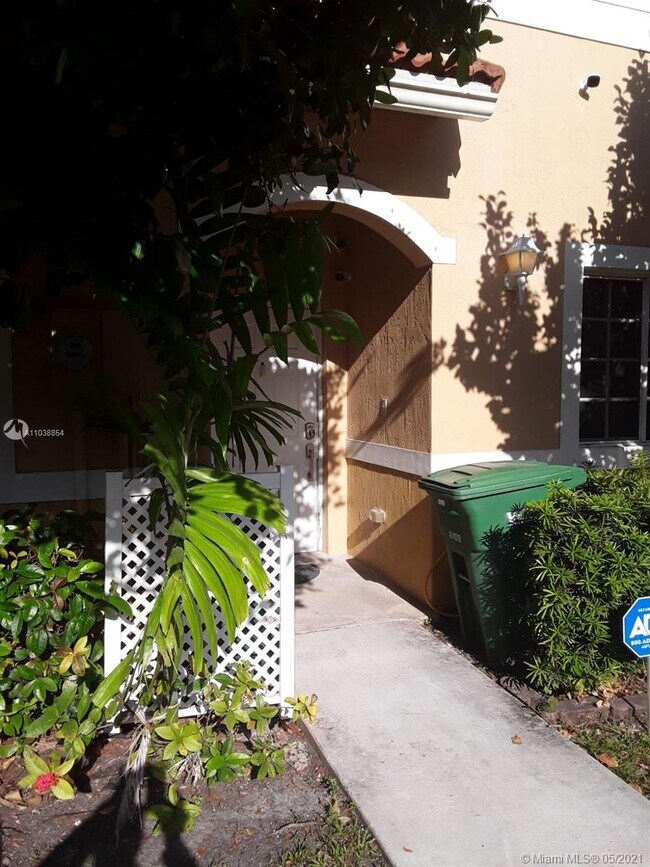 Foto del edificio - 5922 Riverside Ave