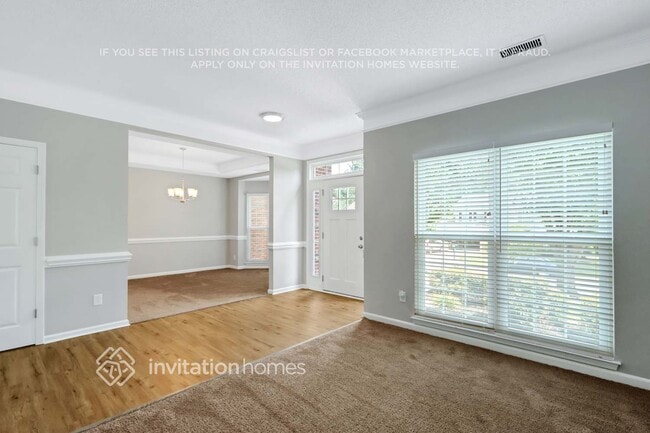 Foto del edificio - 9823 Dauphine Dr