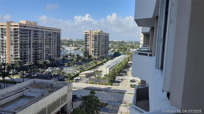 Foto del edificio - 1985 S Ocean Dr