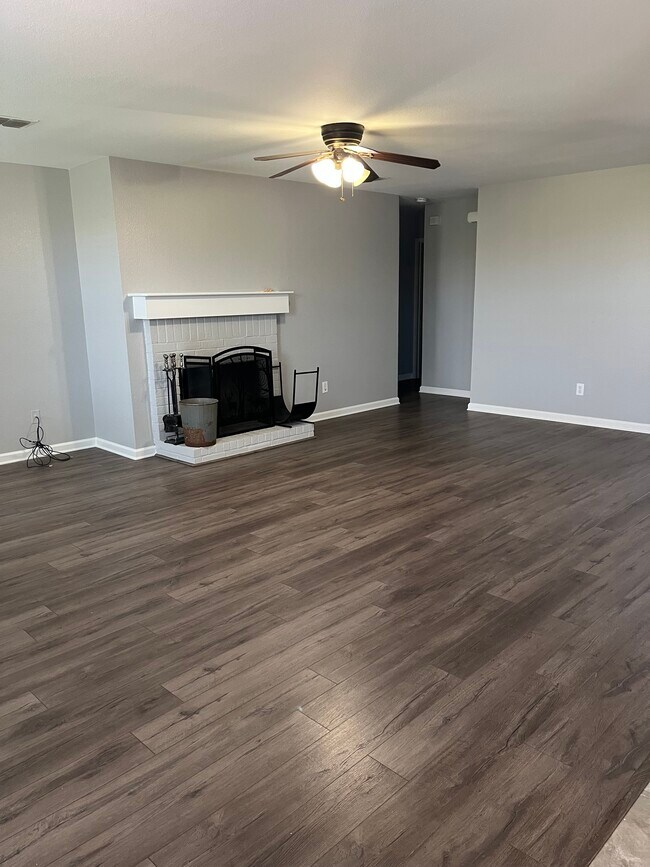 Building Photo - 608 Timberhaven Terrace