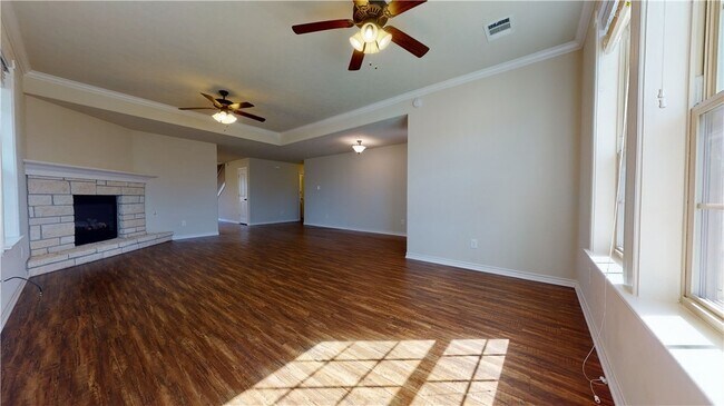 Foto del edificio - 923 Emerald Dove Ave