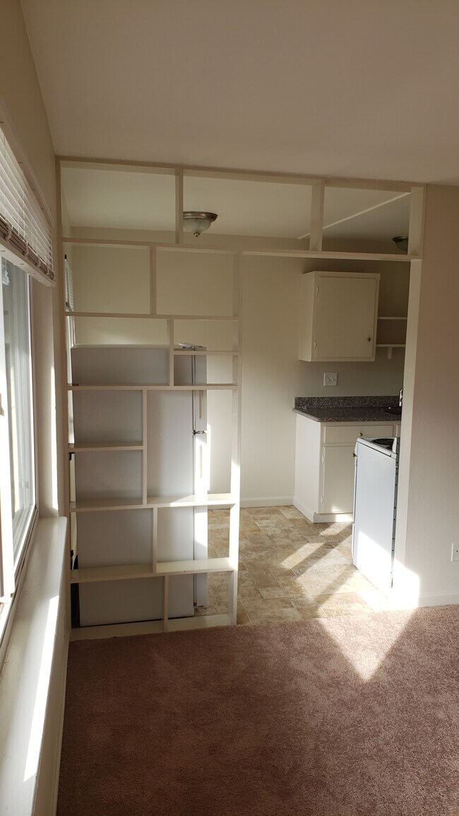 Building Photo - 775 San Justo Ct