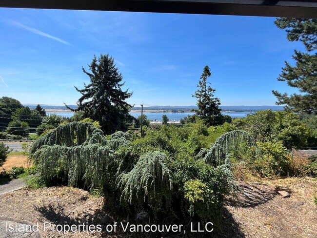 Building Photo - 4 br, 2 bath House - 6010 E Evergreen Blvd