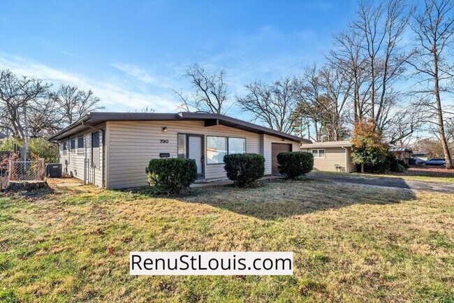 Building Photo - Now Available 3 bedroom 1 bath