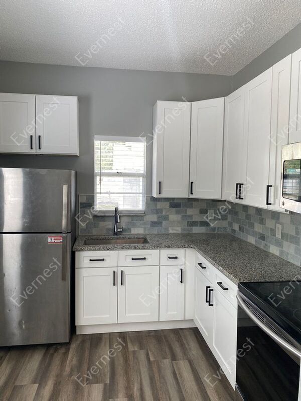 Foto del edificio - 8304 N 13th St