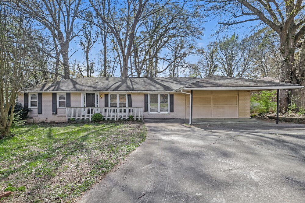 Primary Photo - 369 Windemere Way