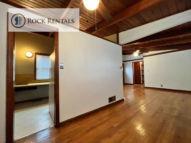 Foto del edificio - 2 Bed 1.5 Bath with Bonus Room