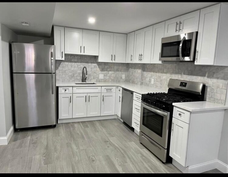 Primary Photo - 206 Crown St