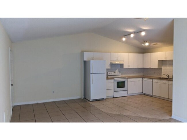 Foto del edificio - 1/2 off 1st Month's Rent! Indian Trails Duplex Available March.