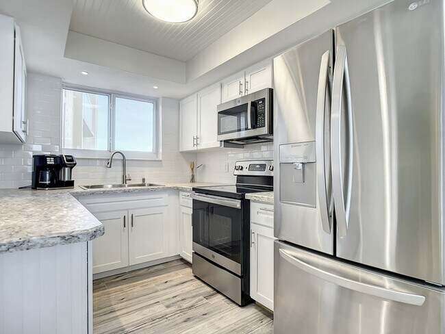Building Photo - Oceania Beach Club 506