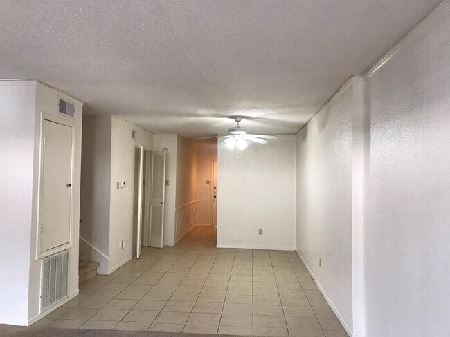 Foto del edificio - 8476 Ariel St