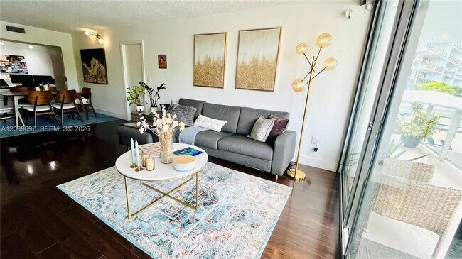 Foto del edificio - 3701 N Country Club Dr