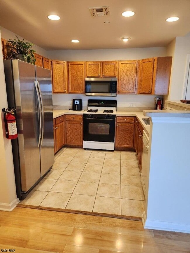 Building Photo - 358 Rector St