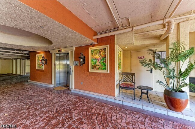 Foto del edificio - 14813 Laguna Dr