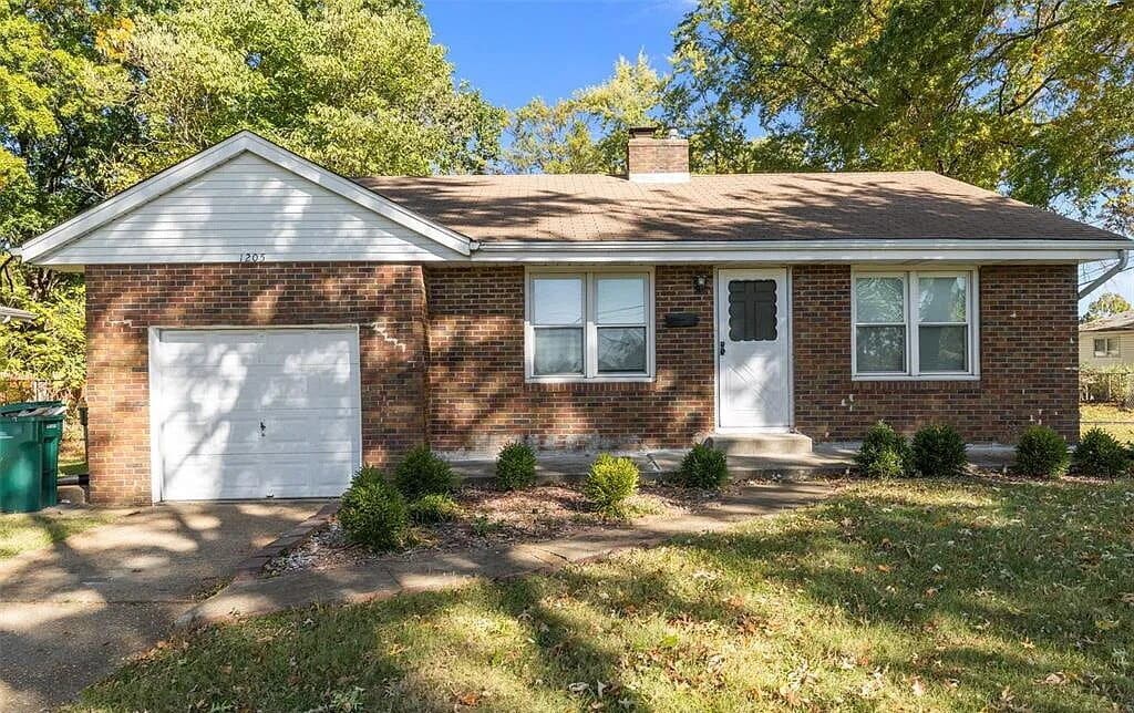 Spacious 3-Bedroom Rental in St. Louis - Spacious 3-Bedroom Rental in St. Louis