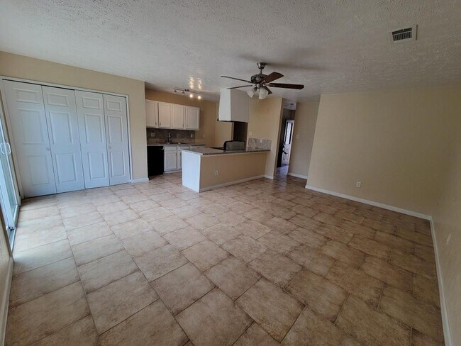 Foto del edificio - 6810 Glenstein Dr