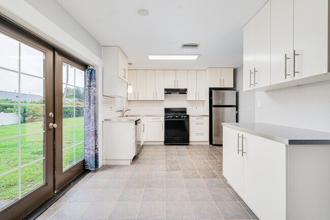 Building Photo - Spacious 2 Bedroom 2 Bath Home in Georgetowne