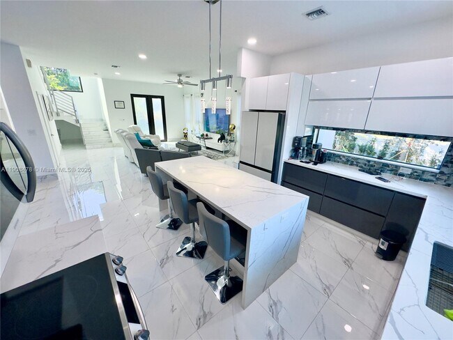 Foto del edificio - 2342 McKinley St