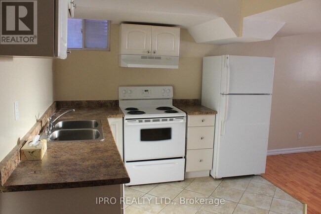 Building Photo - 625 Hood Terrace