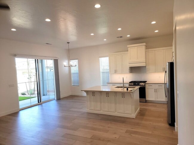 Building Photo - Brand New 3 Bedroom Home in Hidden Valley!