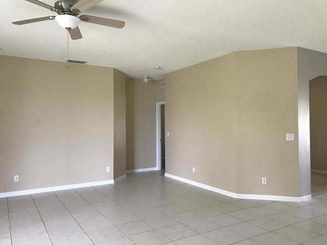 Building Photo - 1524 Knoll Ridge Dr