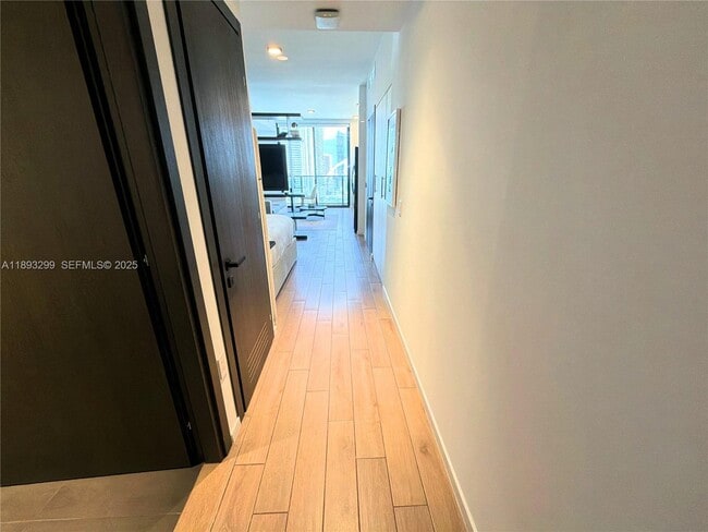 Building Photo - 398 NE 5th St