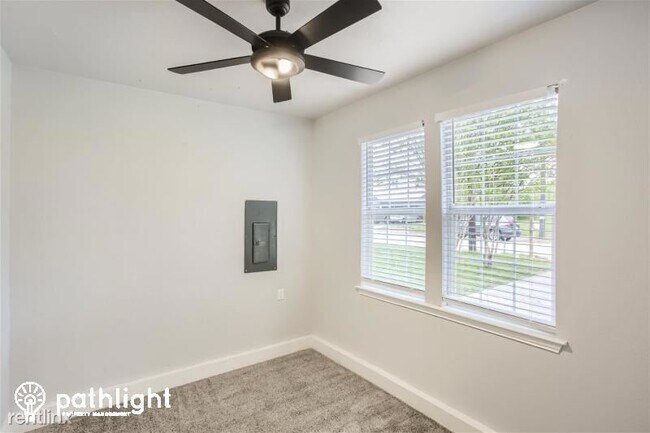 Building Photo - 3 br, 2 bath House - 501 N Alamo Road UNIT