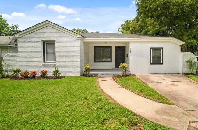 Foto del edificio - 8327 Bonner Dr