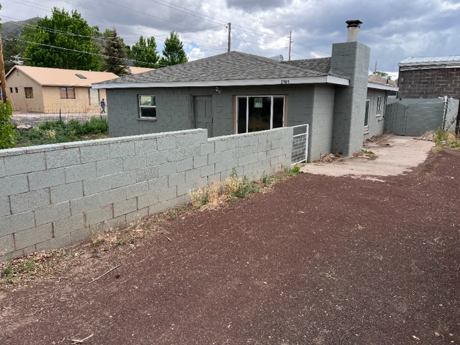 Building Photo - 2101 E 6th Ave