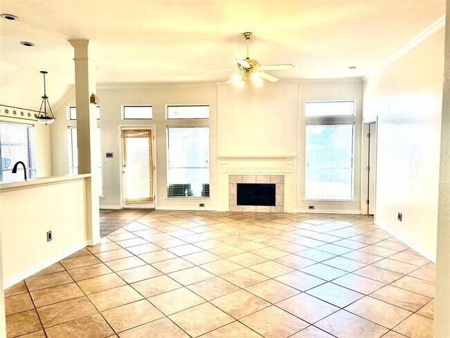 Building Photo - 12411 Shadowvista Dr