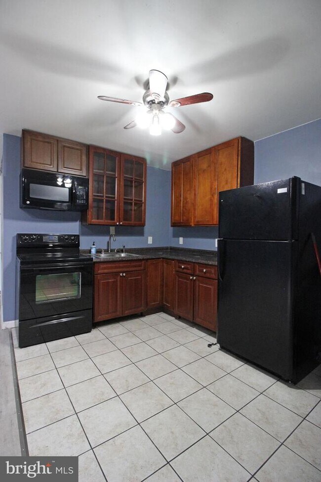 17 Water St Unit 31, Gaithersburg, MD 20877 Room for Rent in