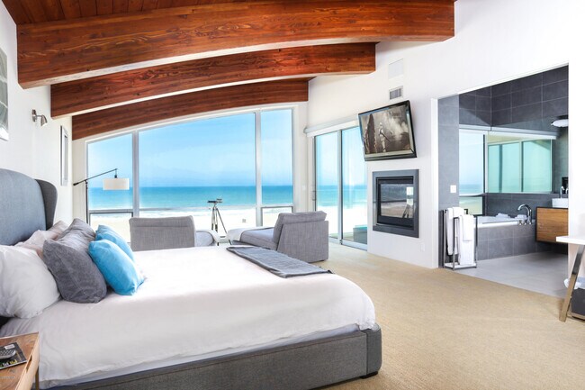 Foto del edificio - 1013 Mandalay Beach Rd