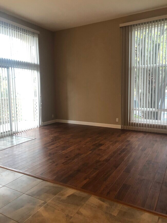 Building Photo - 300 N Civic Dr