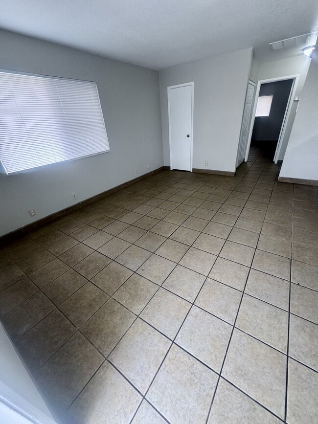 Building Photo - Clean, Crisp & Ready Now