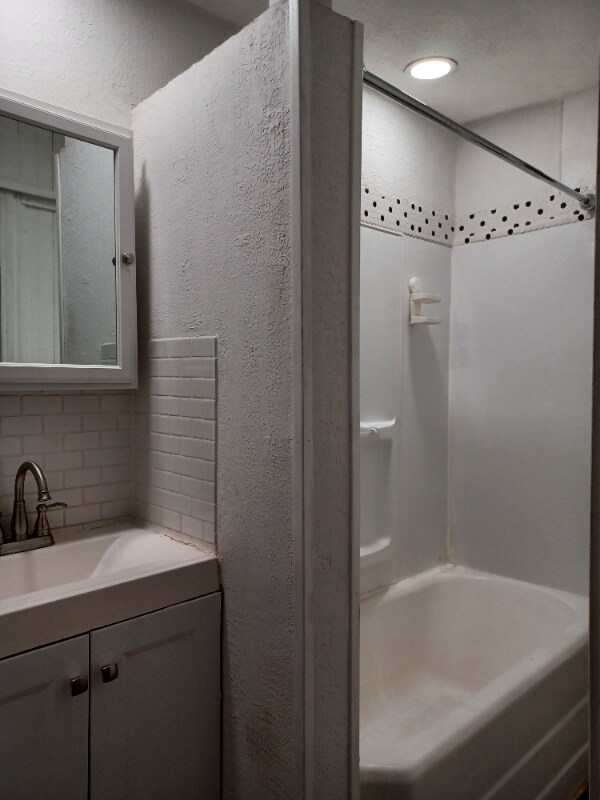 177 S Main St Unit 3, Nazareth, PA 18064 Room for Rent in Nazareth