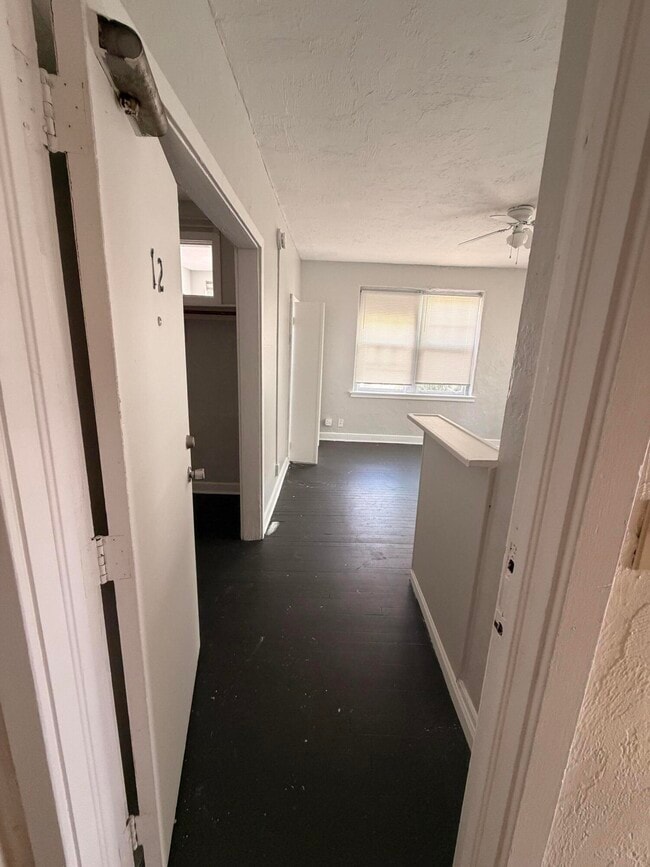 Building Photo - 523 24th St