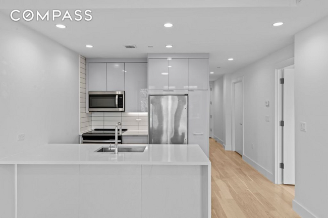 Foto del edificio - 195 Clarkson Ave