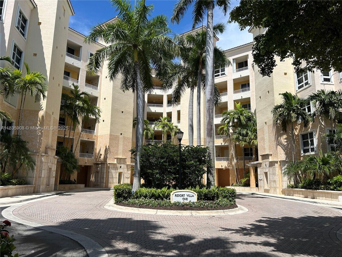 Primary Photo - 703 Crandon Blvd