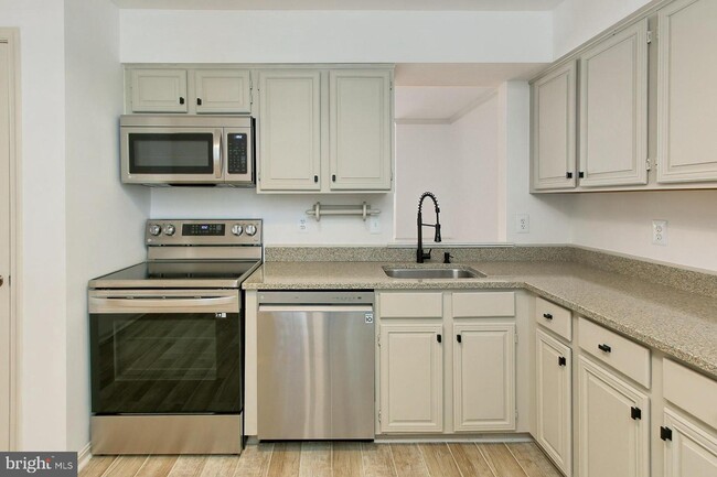 Building Photo - 2101 Dominion Heights Ct