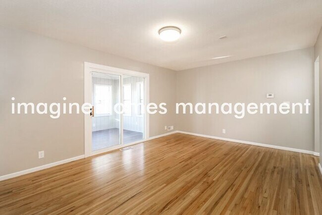 Building Photo - Renovated 5 Bedroom in Apple Valley!