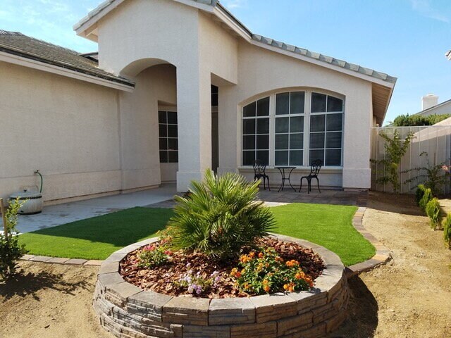 Building Photo - Elegant Single-Story Pool Home in Gated Community with Upgraded Kitchen & Easy-Care Backyard Pool...