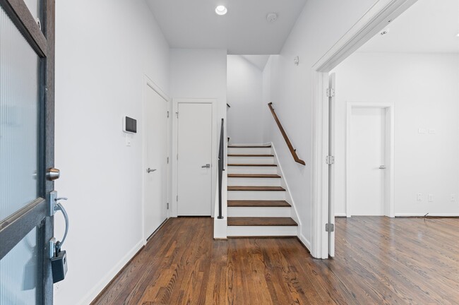 Building Photo - 120 Pierce St