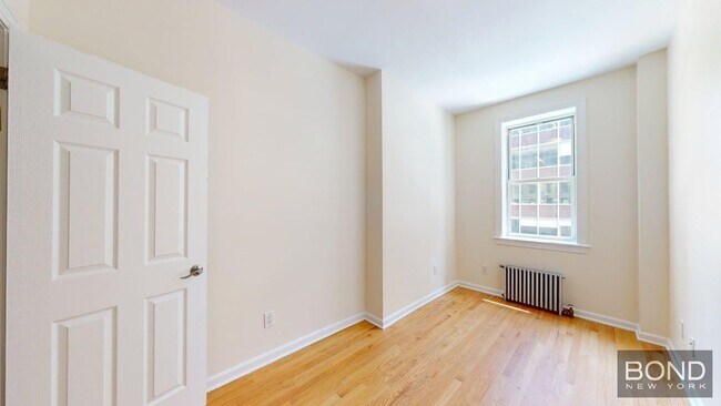 Foto del edificio - 52 W 56th St