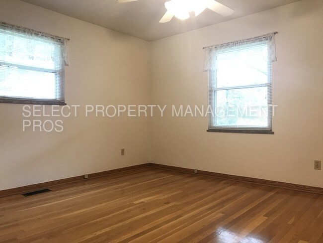 Building Photo - 4608 Woodridge Dr